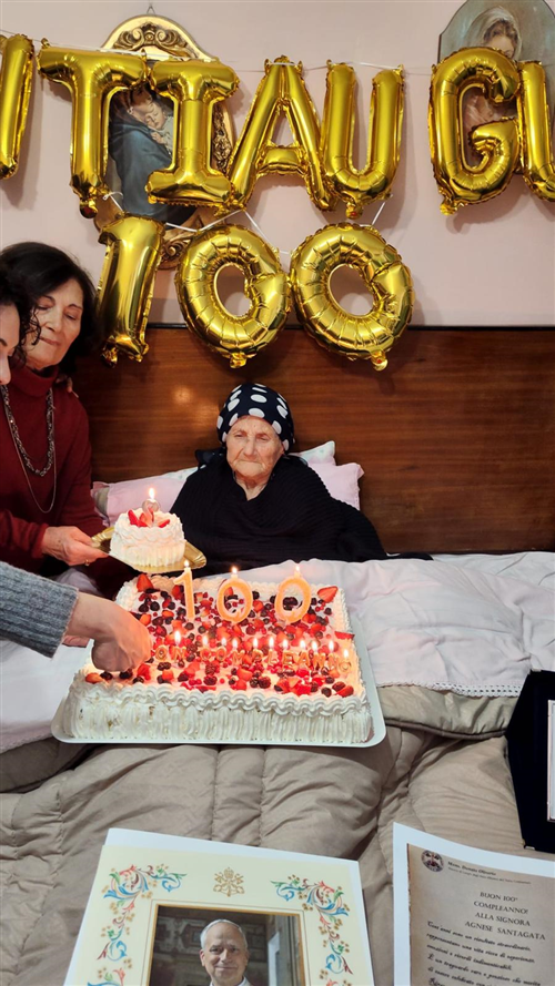 Oggi la nostra comunità celebra un traguardo straordinario e carico di emozione: i 100 anni della nostra cara concittadina, la Signora Agnese Santagada!